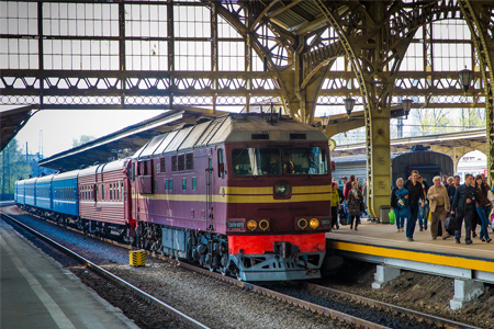 Тепловоз ТЭП70-0373 с поездом Гомель - Санкт-Петербург. Витебский вокзал. Санкт-Петербург